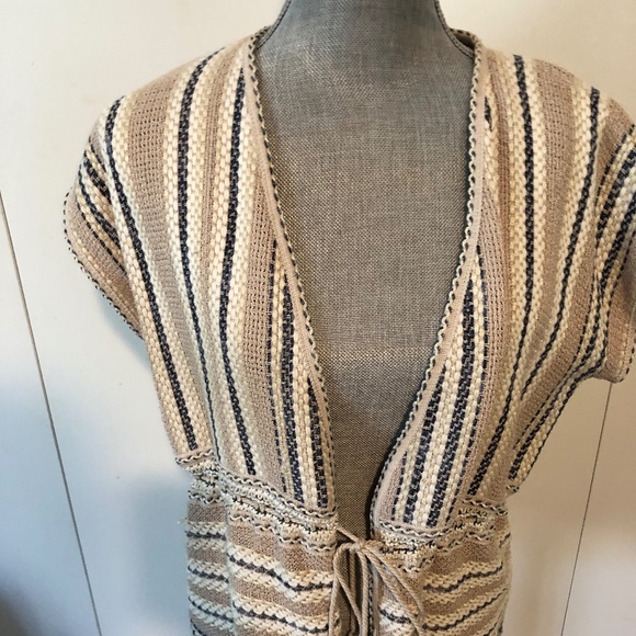 🕢 BRAND NAME CHICOS TOP LIKE NEW SIZE 1 - Picture 1 of 10